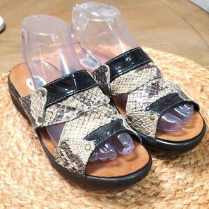 Dr. Comfort Womans Leather, Snakeprint sandal, Size 7, Nwot